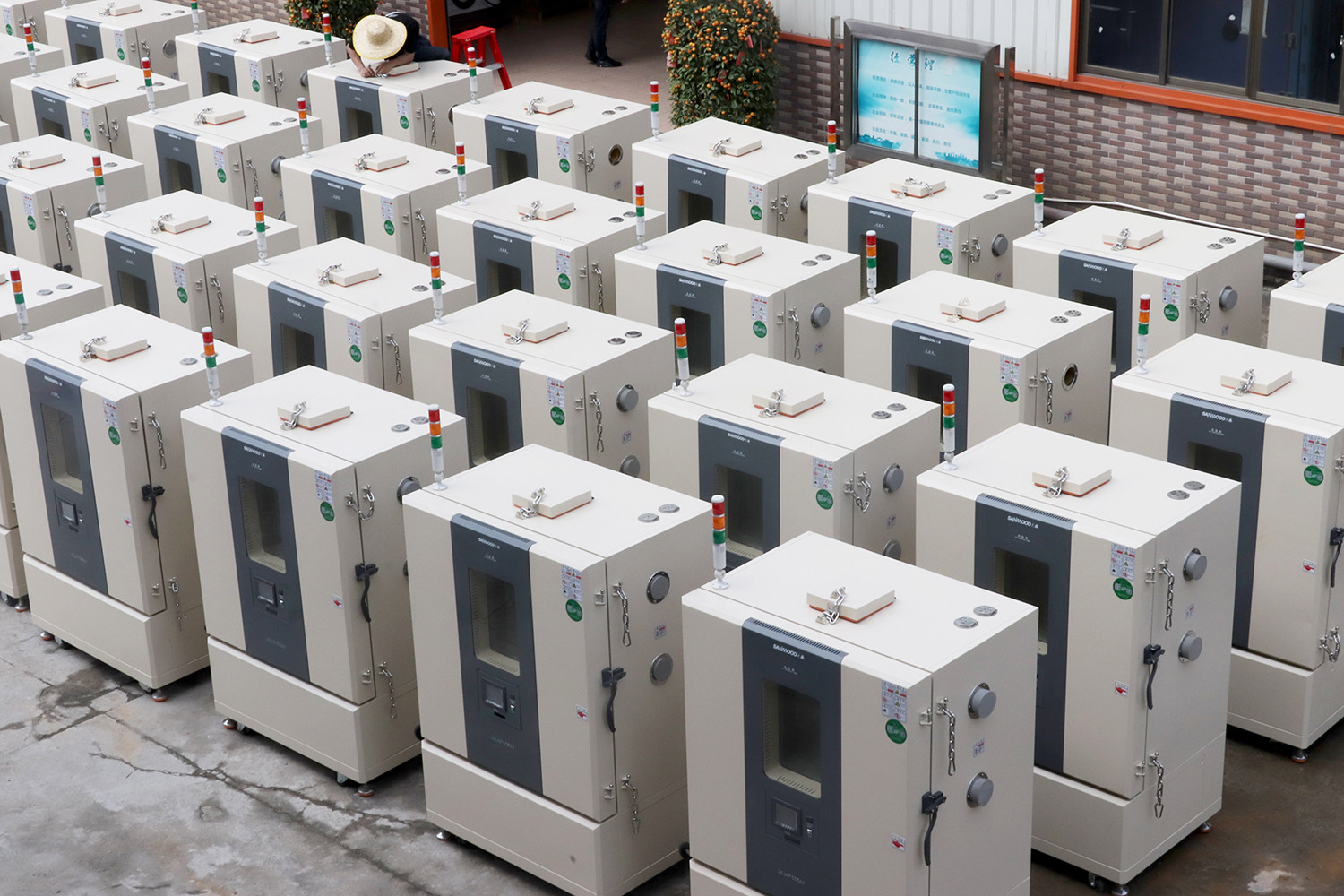 Sanwood New Temperature Humidity Test Chamber Environmental Chamber Pull-push Controller For Reliability Test