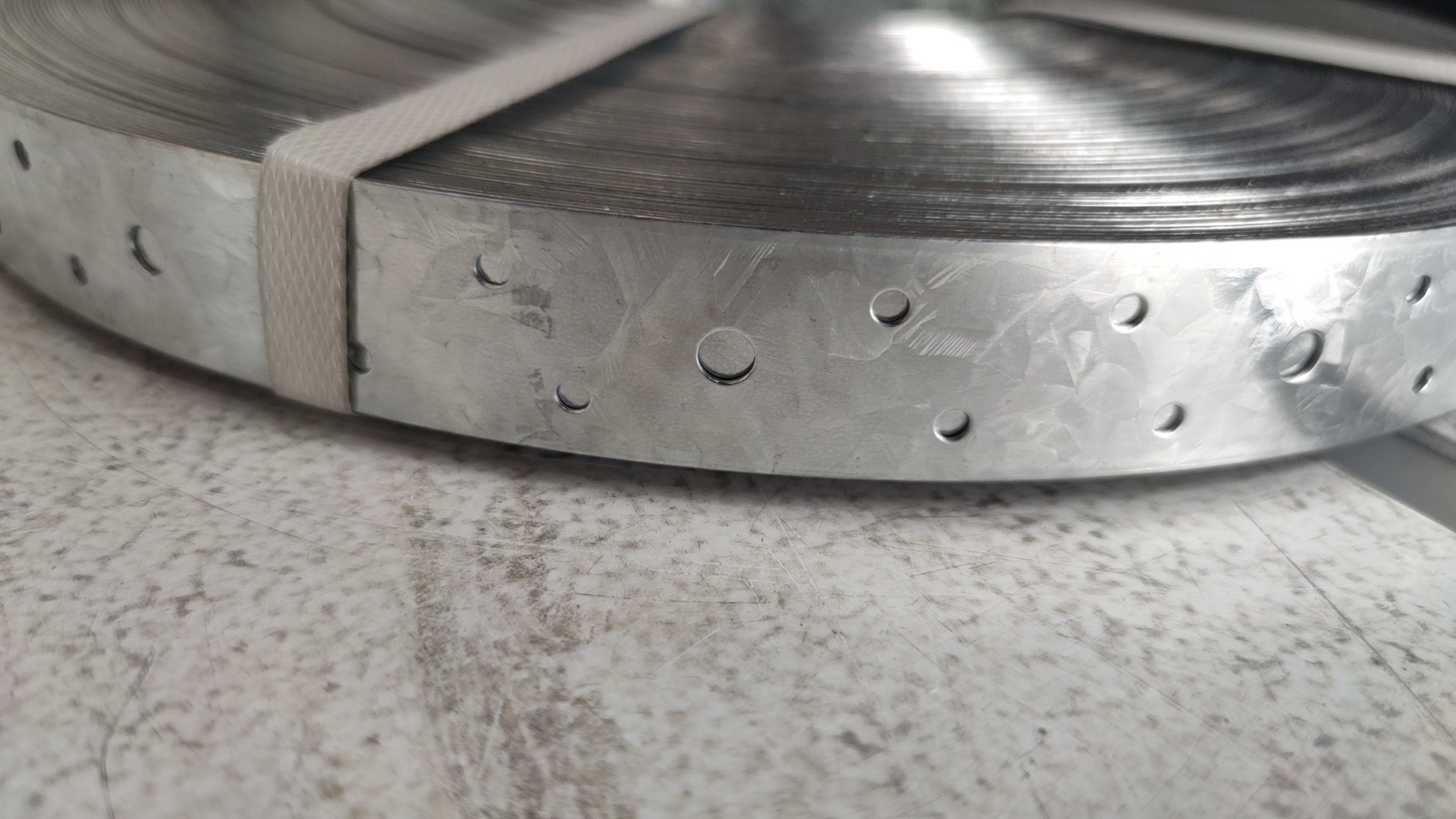 Anti Corrosion Galvanized Steel Strip Brace with Silver Surface