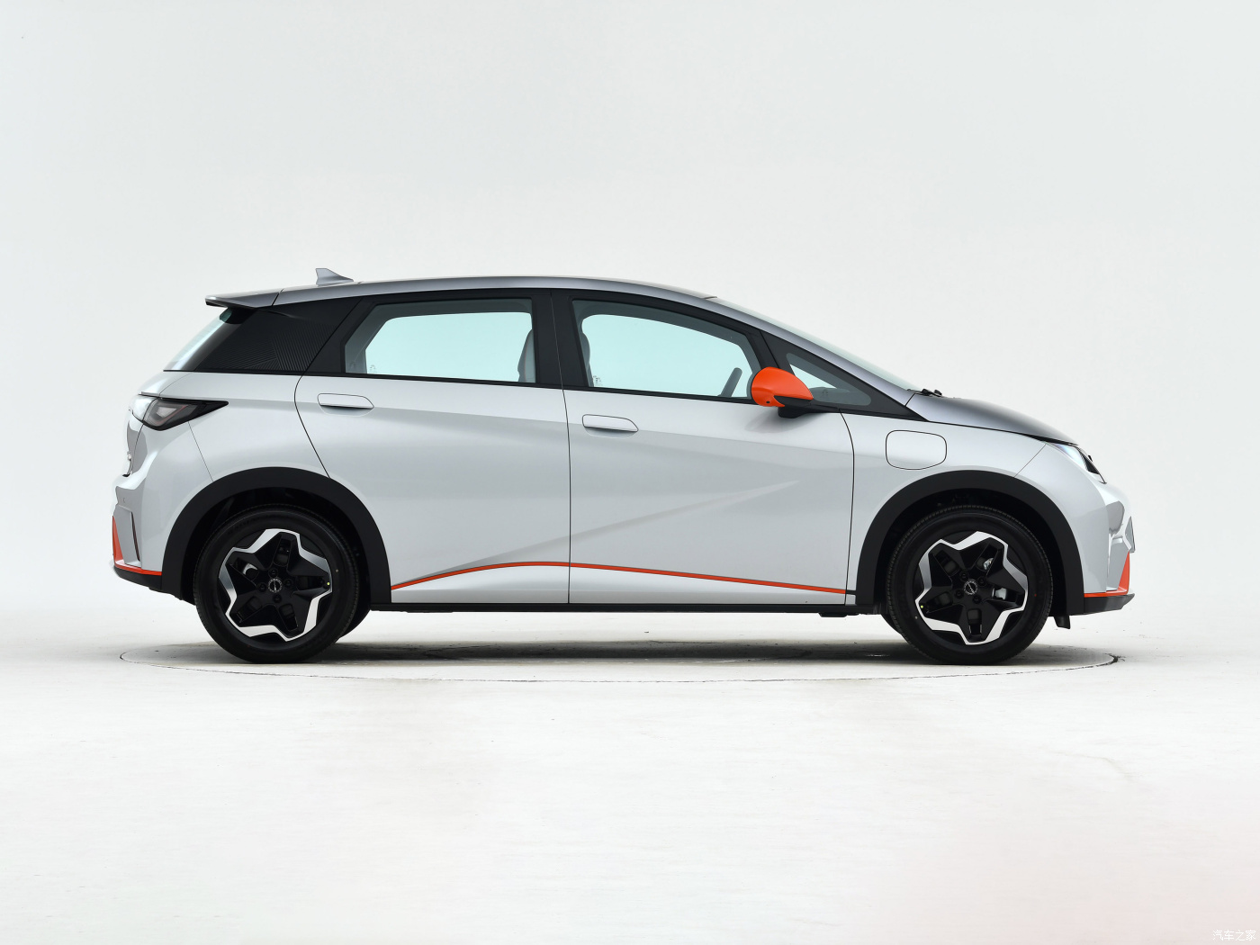 High-speed electric hatchback BYD Dolphin left direction disk large space five door five seat new car with a range of 405 km
