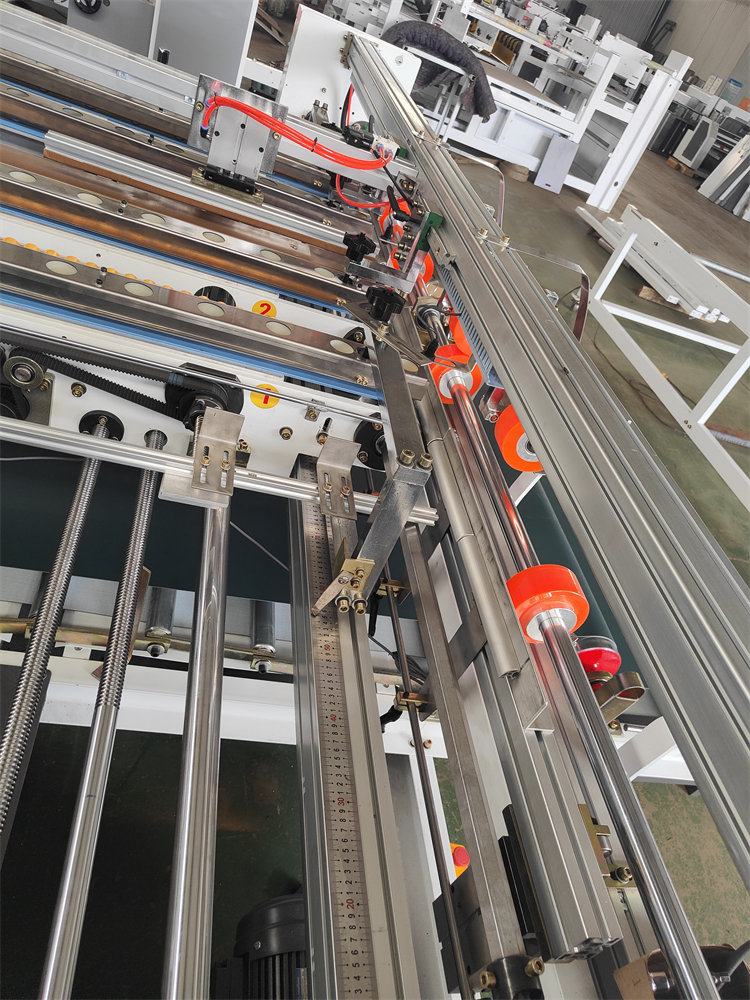Easy to Operate Semi Automatic Two Pieces Folder Gluer Machine for Cardboard Paper Making