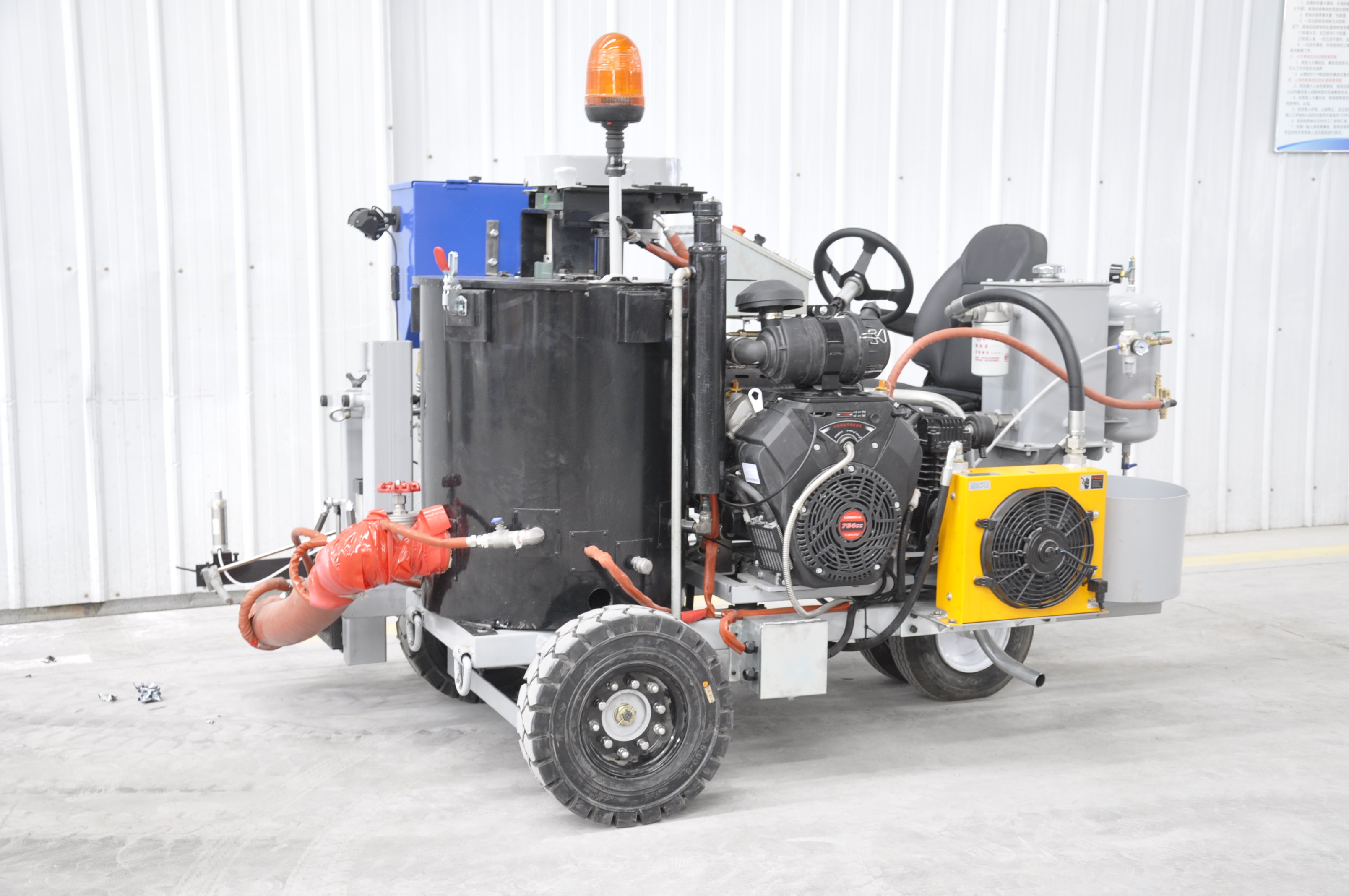 Small Passenger Driving Thermoplastic Road Line Marking Truck with 1.2-3.0mm Marking Thickness and 4KM/h Speed