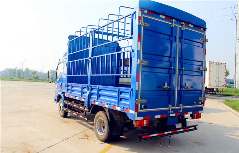 Q235 4x2 Light Cargo Truck For 8 - 10 Ton Load Capacity Sinotruk Howo7 Brand