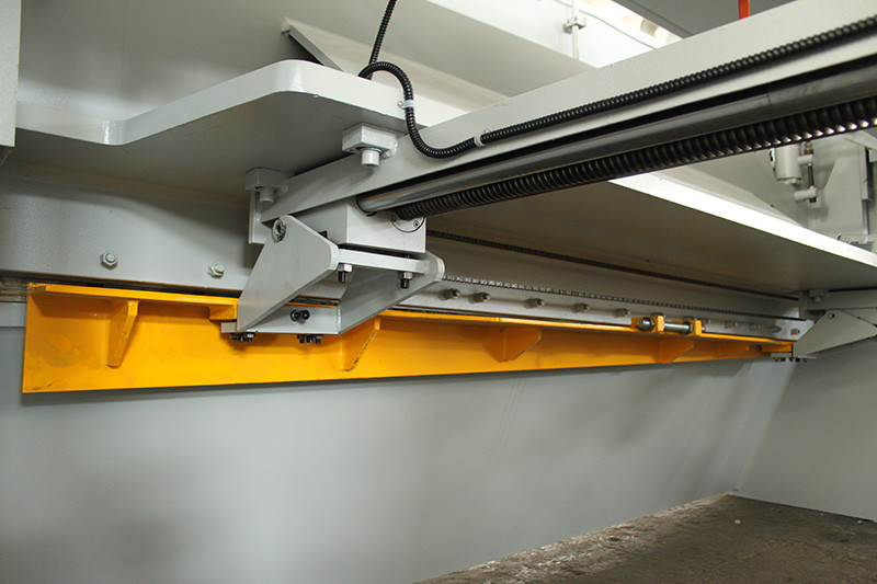 PLC Metal Fabrication CNC Hydraulic Shearing Machine 6*2500mm For Cutting Sheet Metal