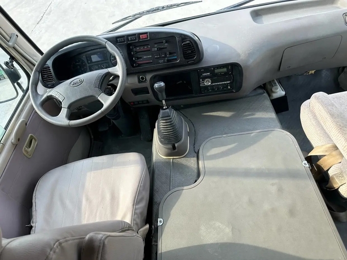 Used Minibus Dealers EURO IV 19 Seats Champagne Color Yuchai Engine 6 Meters Folding Door Used Ankai Bus HK6606