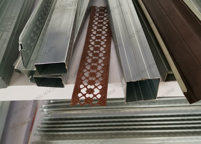 PLC Light Gauge Steel Roll Forming Machine 2.8T Metal Stud Roll Forming Equipment