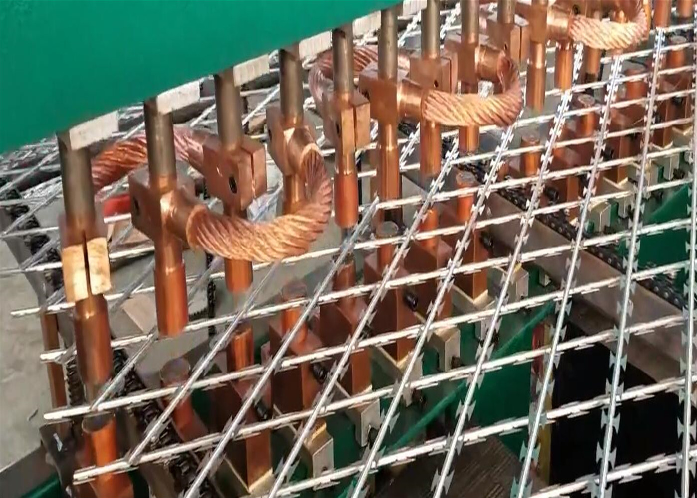razor wire mesh fence