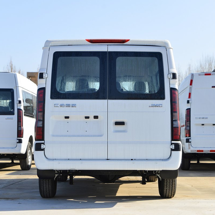 Leather Seats 2023 JMC Fushun Cargo Van 3-17 Seat Passenger Car Diesel 8-speed Automatic 2.0T 146hp No Stability Control
