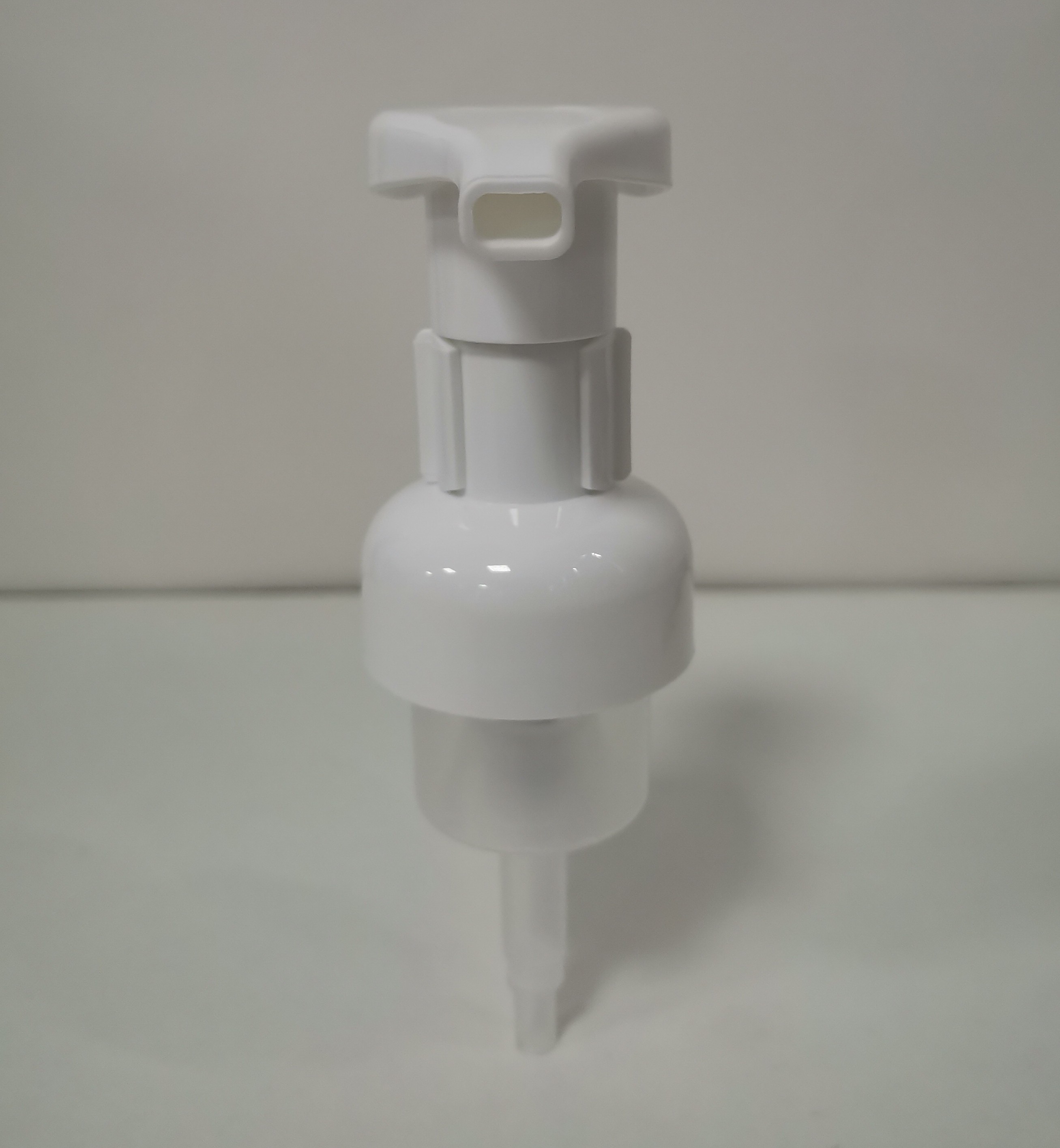 Skin Smoothing Plastic Foam Pump For Household Skin Care With Clip Lock System
