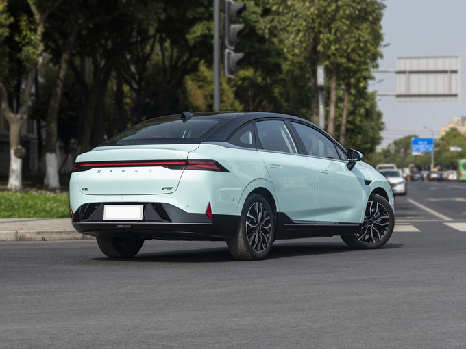 450KM Electric Vehicles Car New Energy Xpeng P5 Everbright SUV 4 Airbags