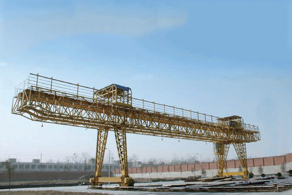 Double Beam Truss Gantry Crane , Industrial A Frame Gantry Crane Rubber Tired
