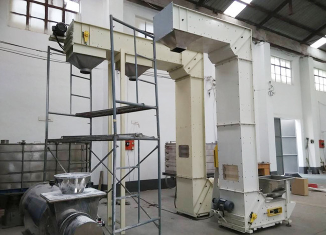 A3 Chain PLC Control Reciprocating Vertical Conveyor Z Type Hoist