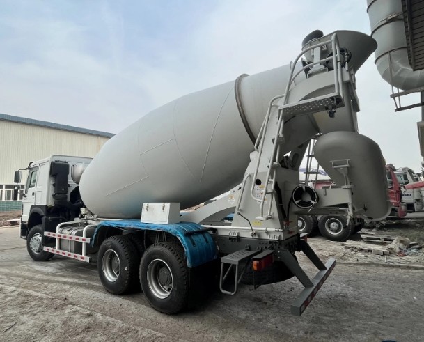 Construction Mobile Heavy-Duty Sinotruk HOWO 8 10 12 14 16 Cbm