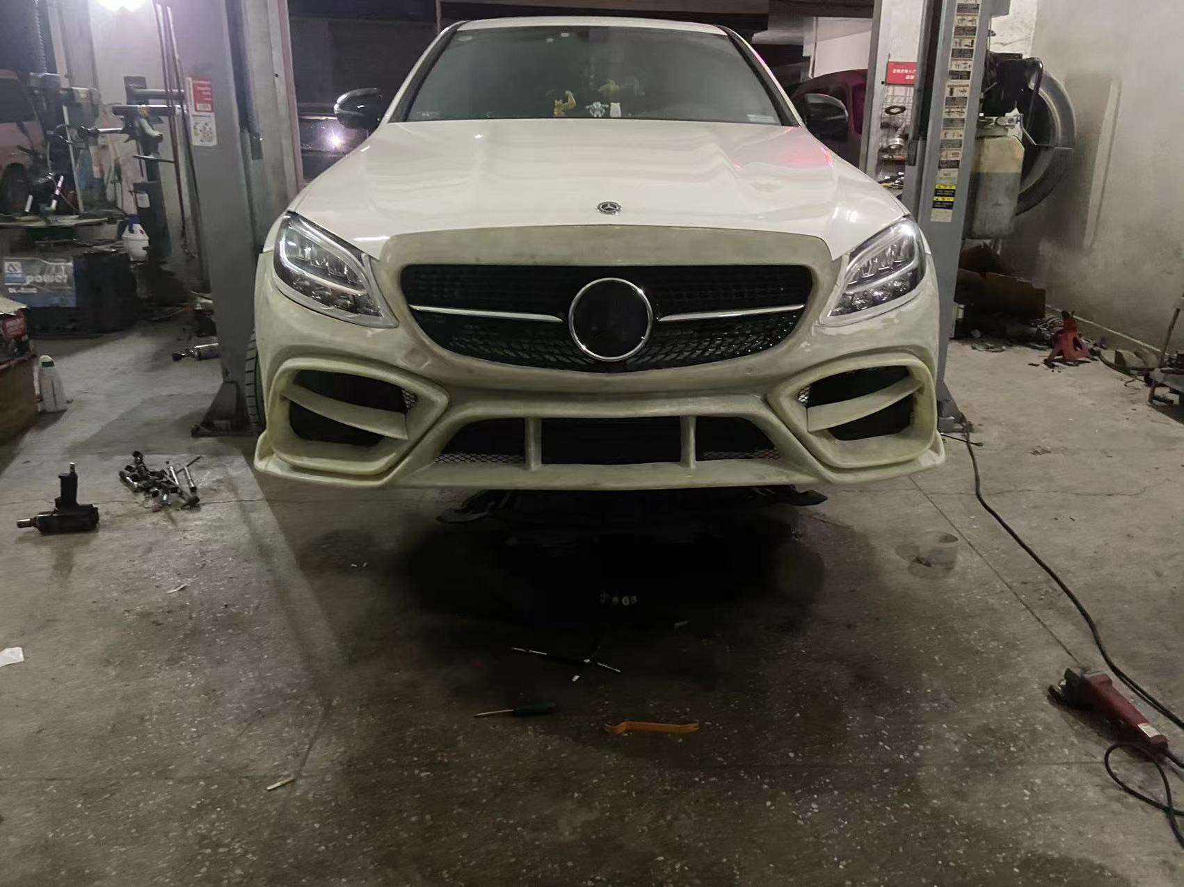 Auto Parts for Mercedes W205 C180 C260 C300 Body Kit W205 C180 C260 C300 Upgraded IMP Style Front Bumper Body Kit