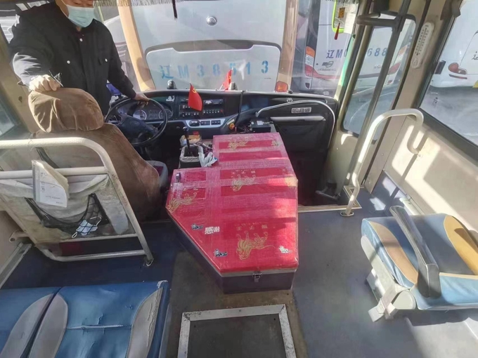 Used Coach Bus Double Doors 43 Seats Used Young Tong Bus ZK6102D Front Engine