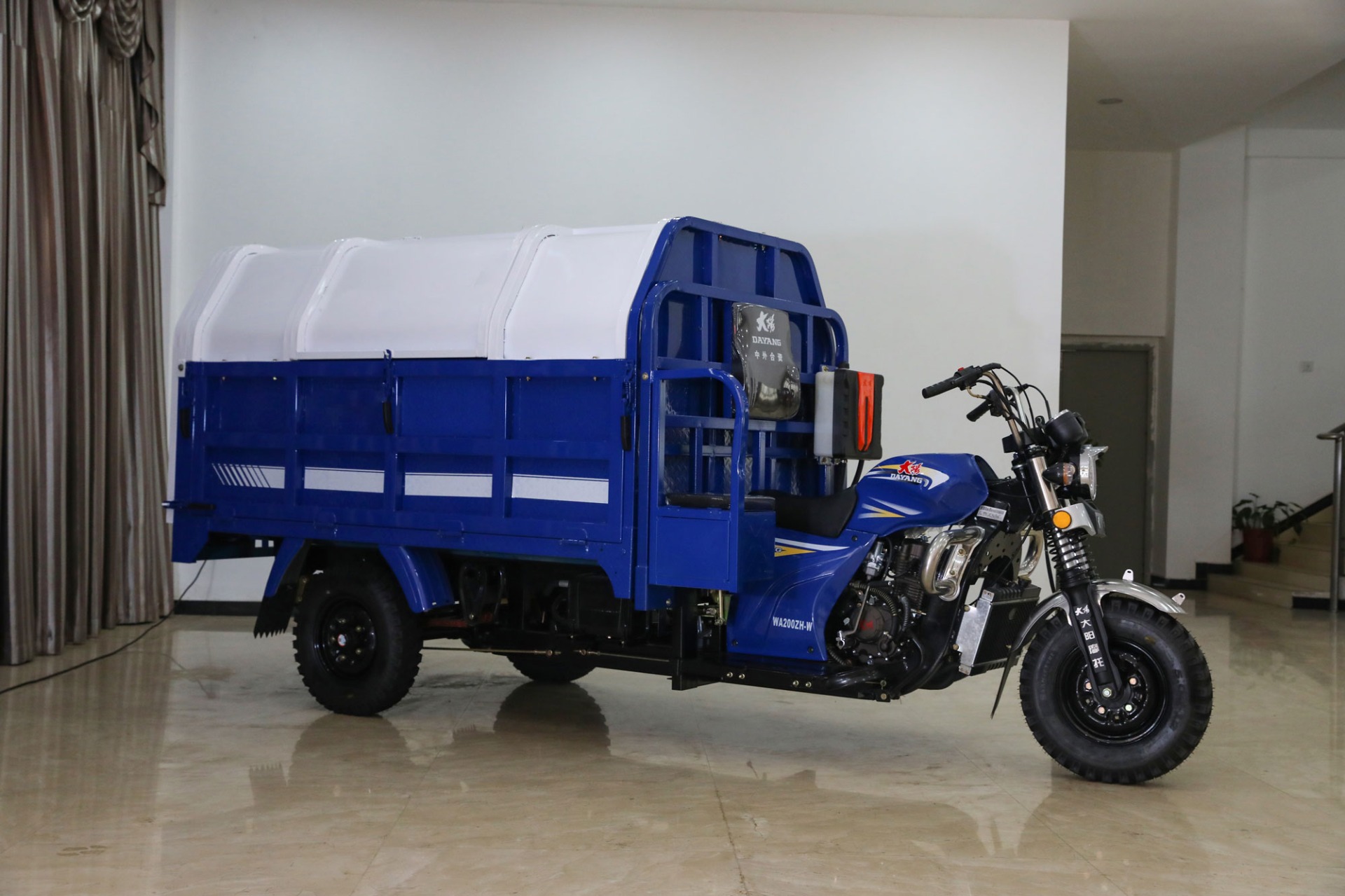 Petrol Gasoline DAYANG Road Sanitation Cleaning Garbage Motor Tricycle for Cargo