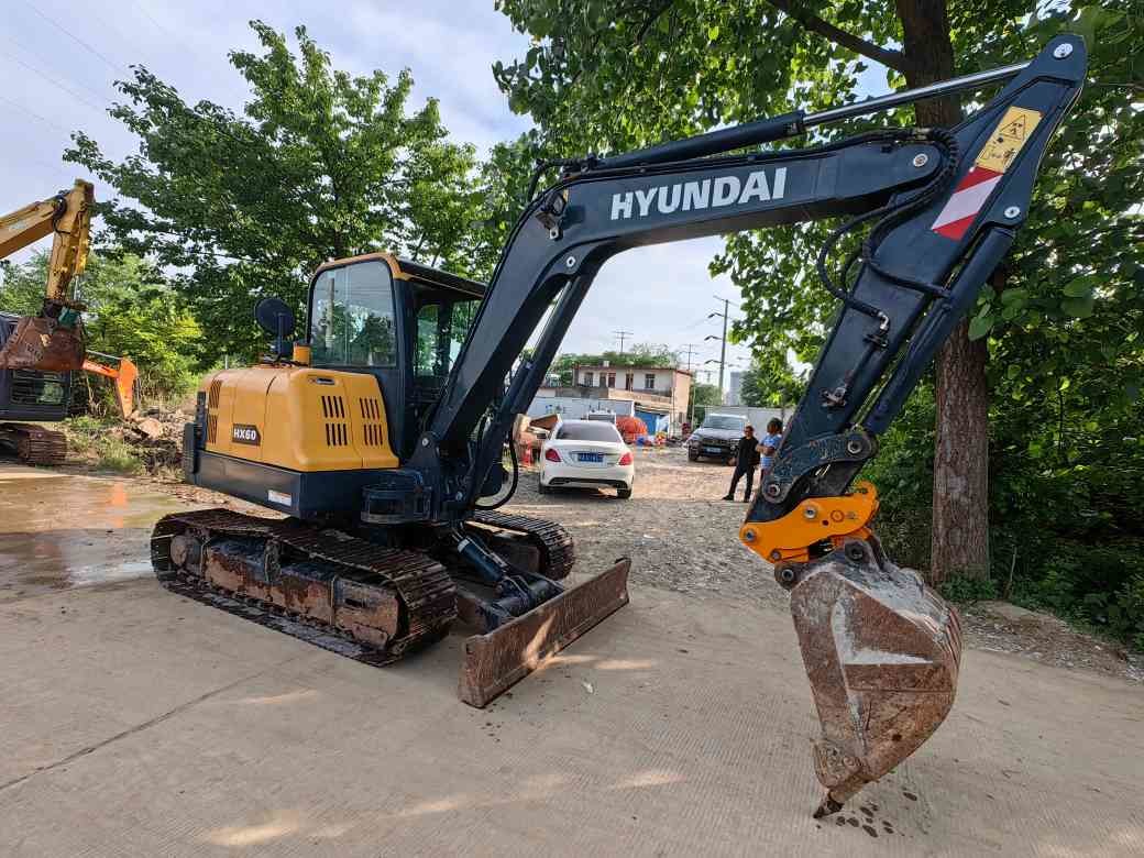 Small Used Excavator Hyundai HX60 Excavator with 0.21m³ Bucket 36.2KW Used Construction Machine