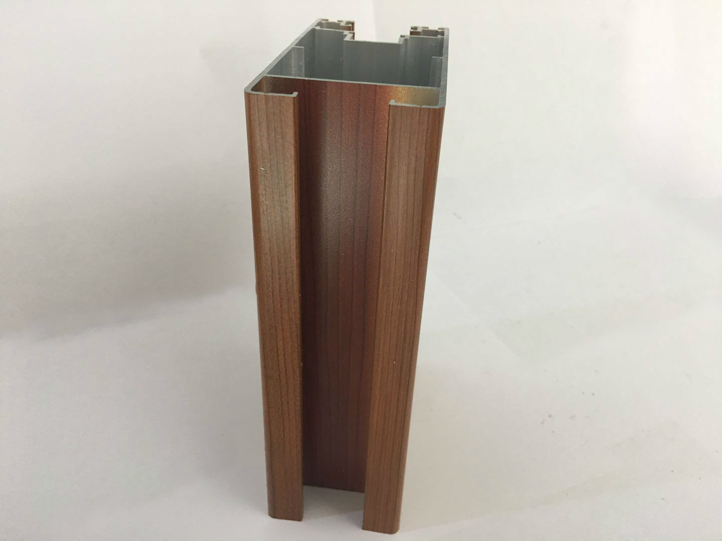 Square Wood Finish Aluminium Profiles Energy Saving And Environmental Protection