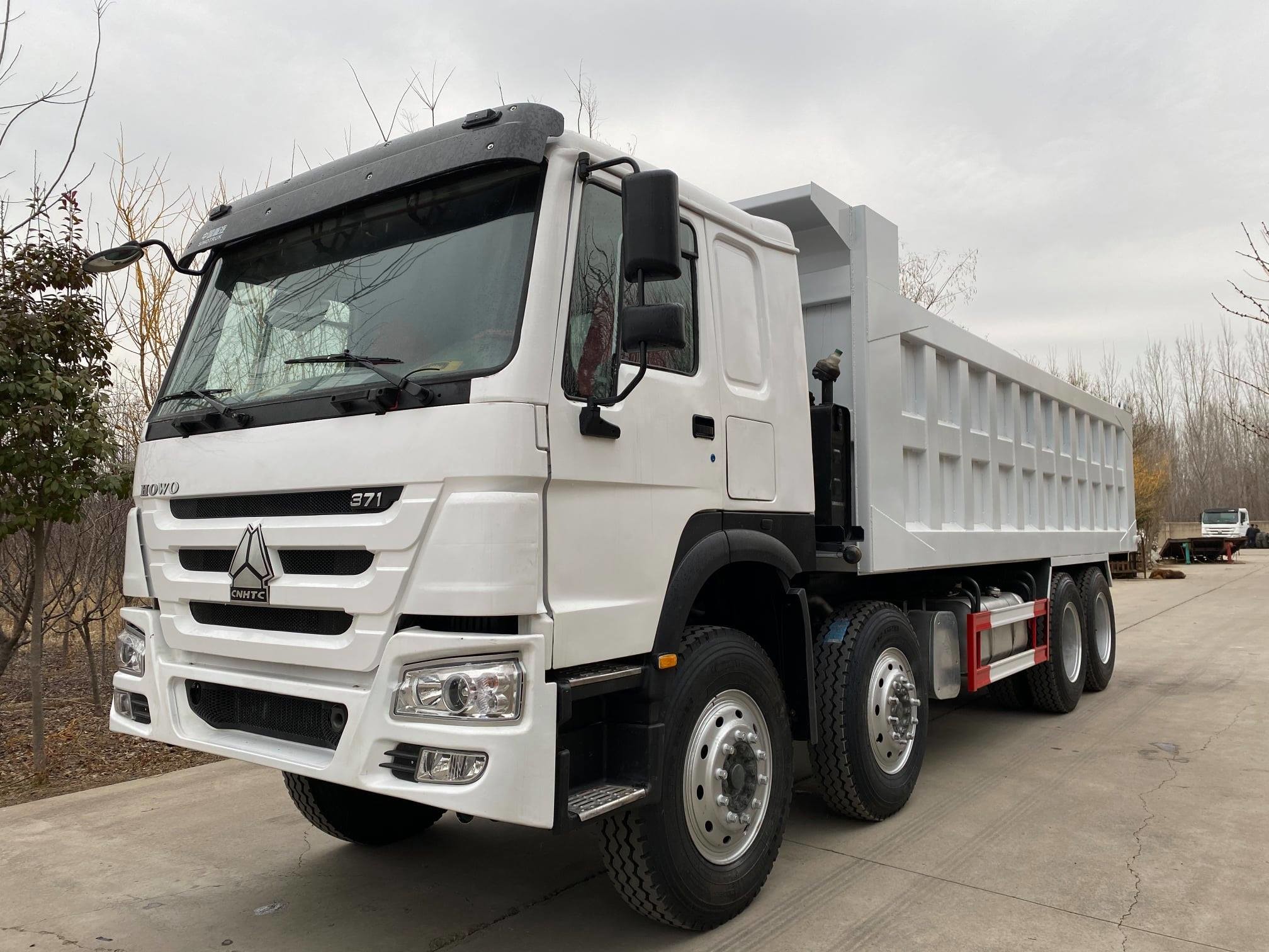 Used Sinotruk Howo 317Hp Euro 2 Manual 4X2 6X4 8X4 Diesel Head Tractor Truck