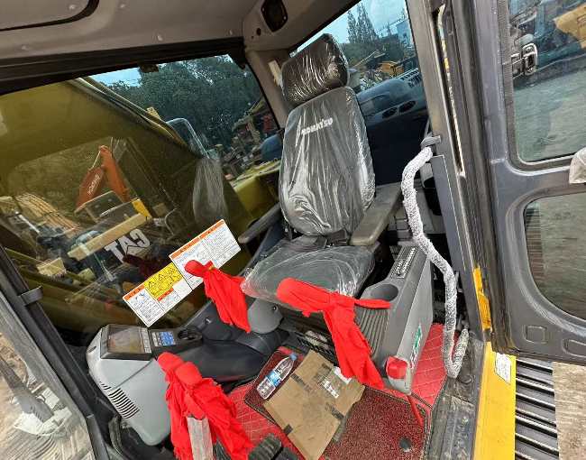 Komatsu PC240-8 Excavator Cab