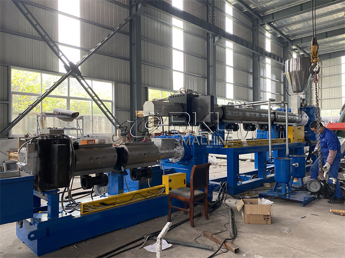 Double Stage Plastic Granulating Machine 250KW Pet Flakes Recycling Machine