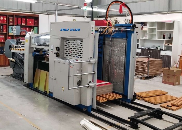 Manipulator Automatic Die Cutting Creasing Machine 0.2 - 5mm Sheet Thickness