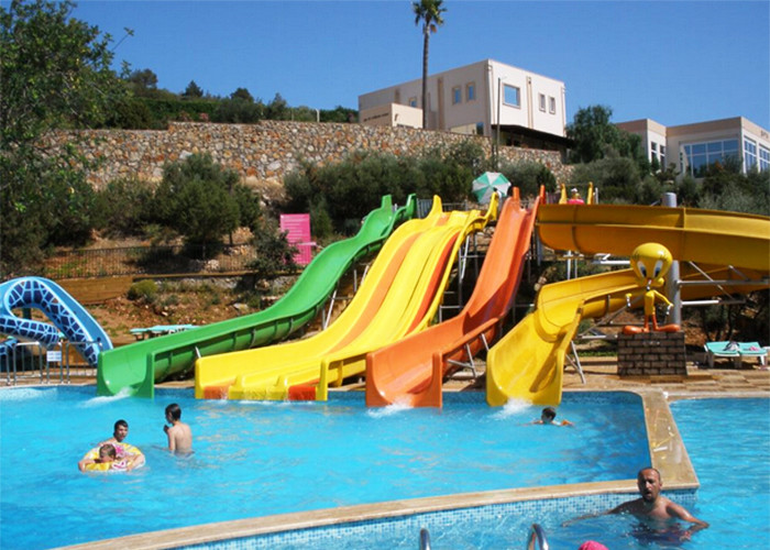 Fiberglass Tube Spiral Water Slide Red / Blue Swimming Pool Equipment