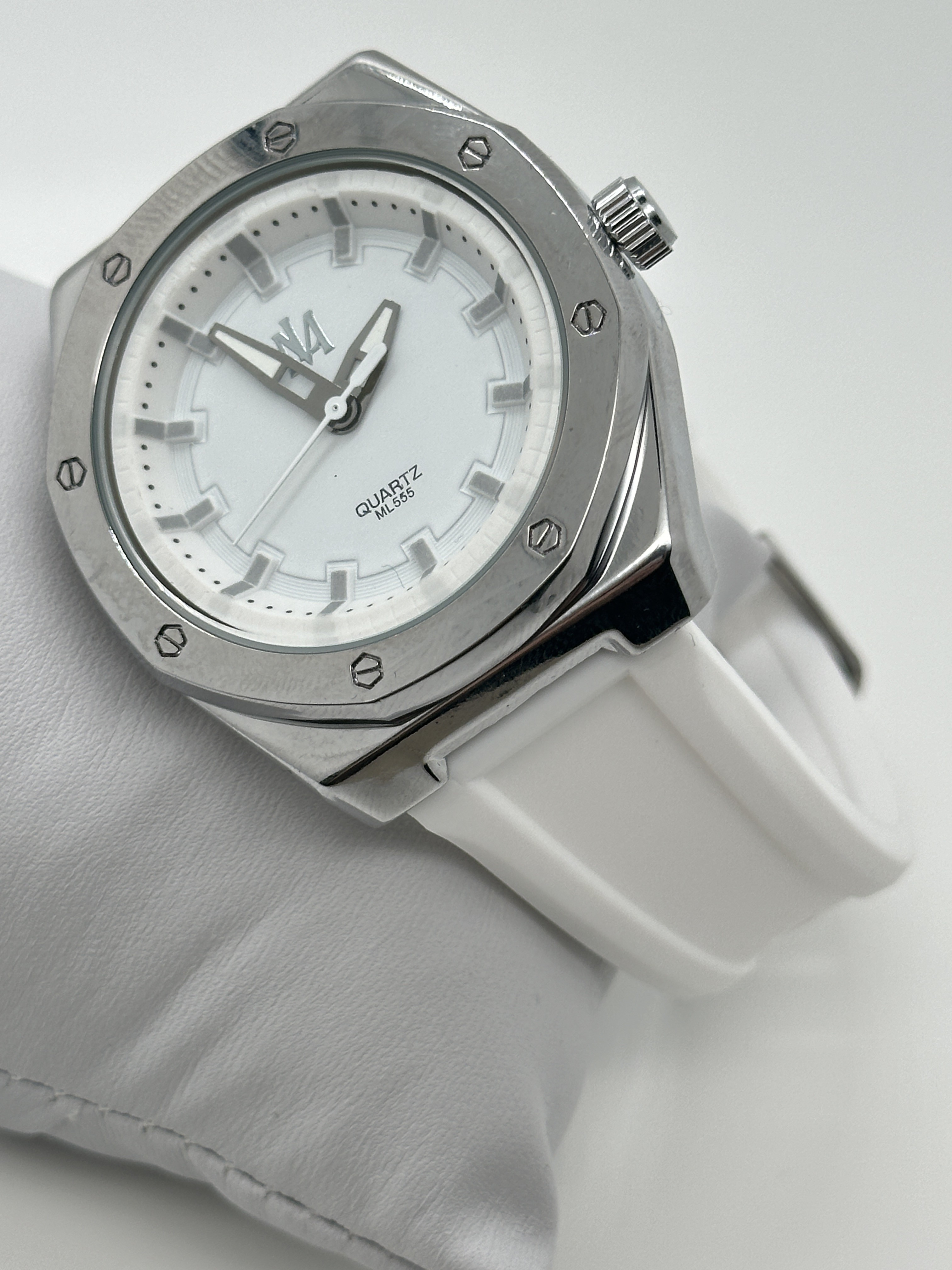 30 Meters Water Resistant Wrist Watches With Silicone Strap Chronograph Date Display