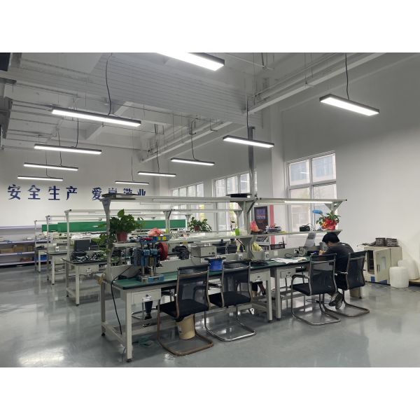 24-Pin Threaded Locking Vibration Resistant Female Socket Circular Connector 2PM27K24QB2