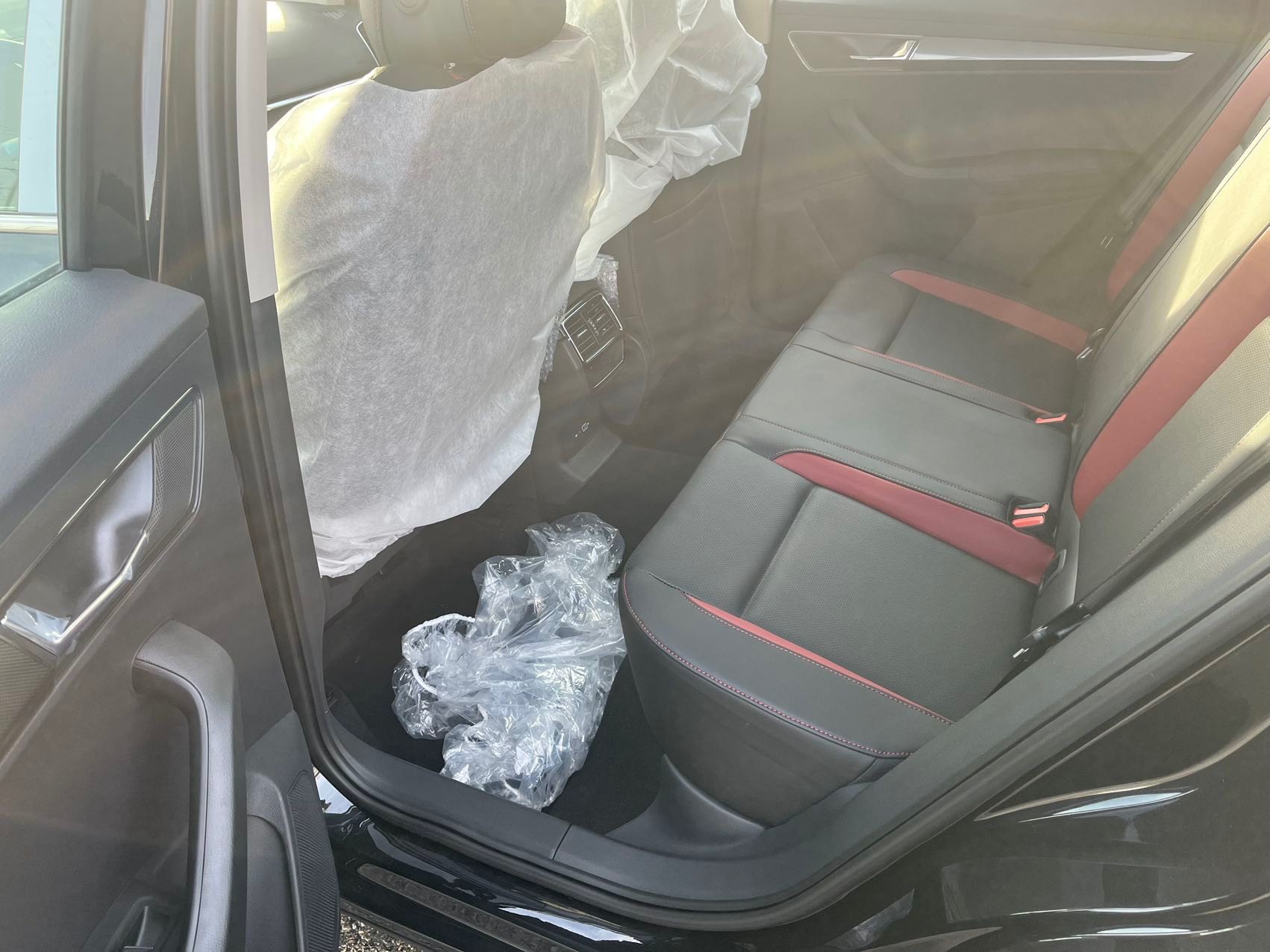 Skoda Karoq 2024 TSI280 TOP Version:110kW,250N.m,1.4T 150HP L4,7-speed Dry Dual Clutch