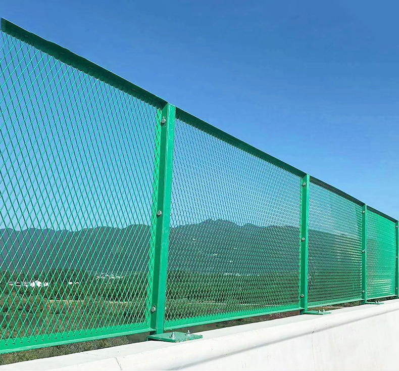 Customized Stainless Steel Barbed Wire Fence for Durable Metal Welded Wire Mesh Panel