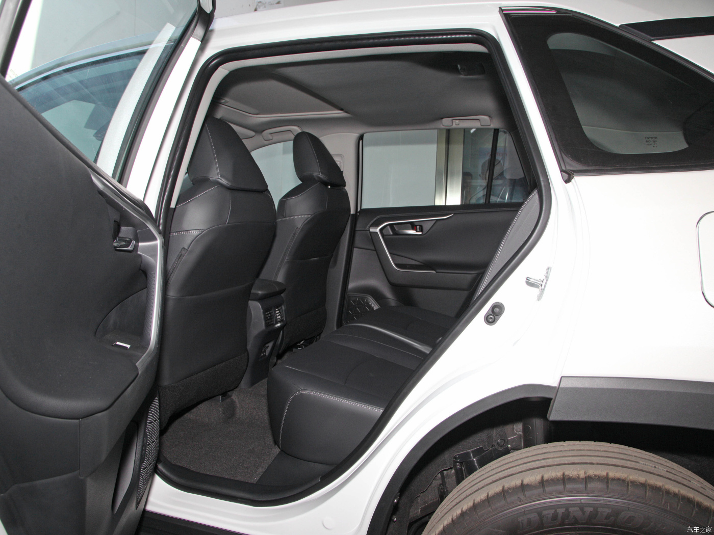 Leather Seats TO-YOTA RAV4 Gas Powered Vehicle for Adults 0km Used Cars 2023 2024 Popular Design