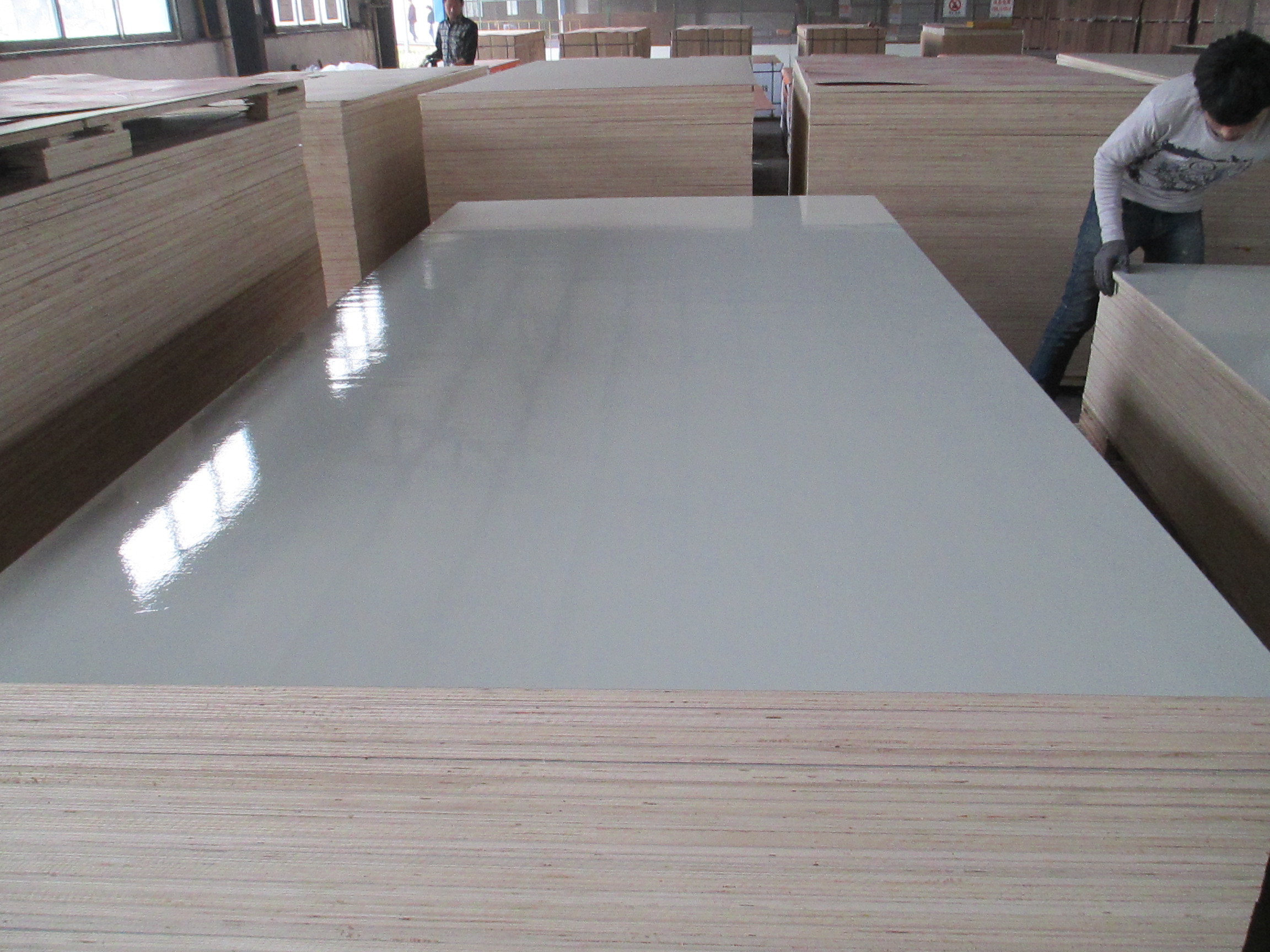 First-Class Grade and E1 Formaldehyde Emission Standards white HPL faced plywood sheet