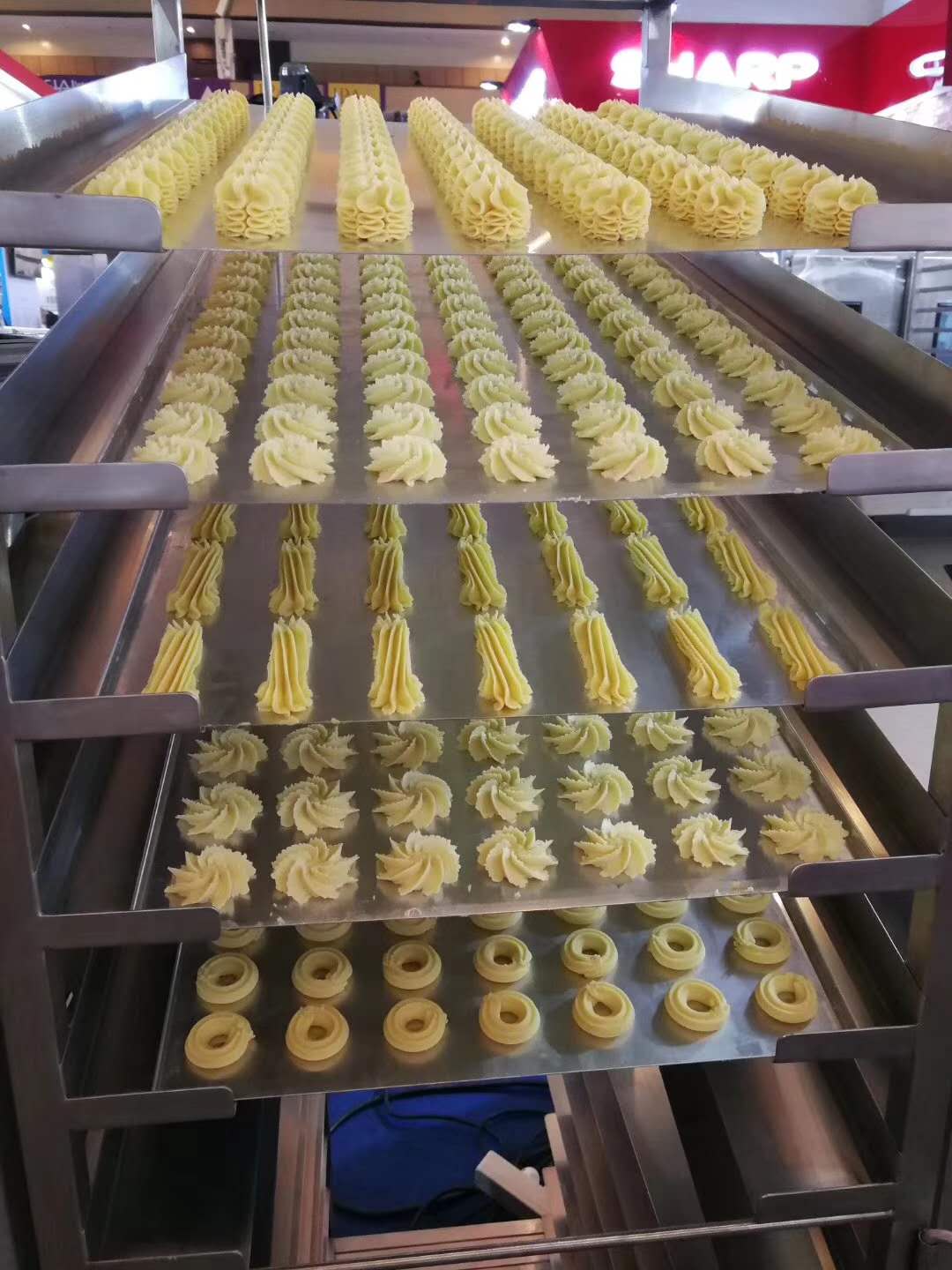 Functional Small Biscuit Making Machine/PLC Tray Type Biscuit Cookie Machine