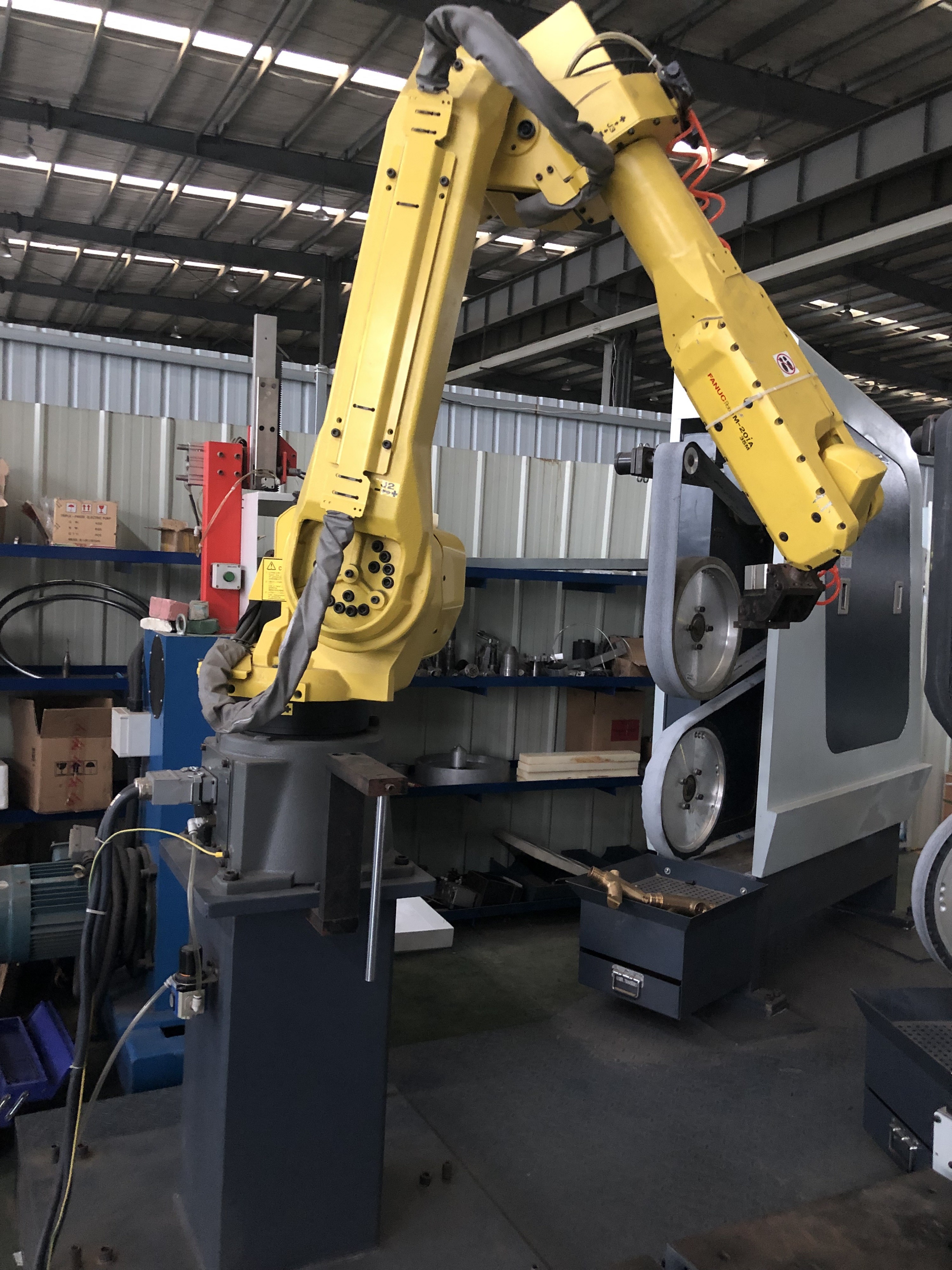 Highly Automated hardware Robot Grinding Machine Sanding Belt Type