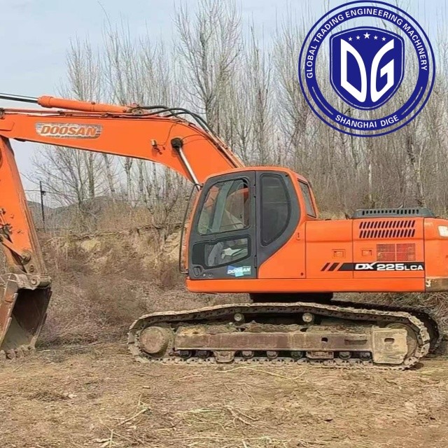 Used Doosan DX225 with powerful engine and original pump for sale