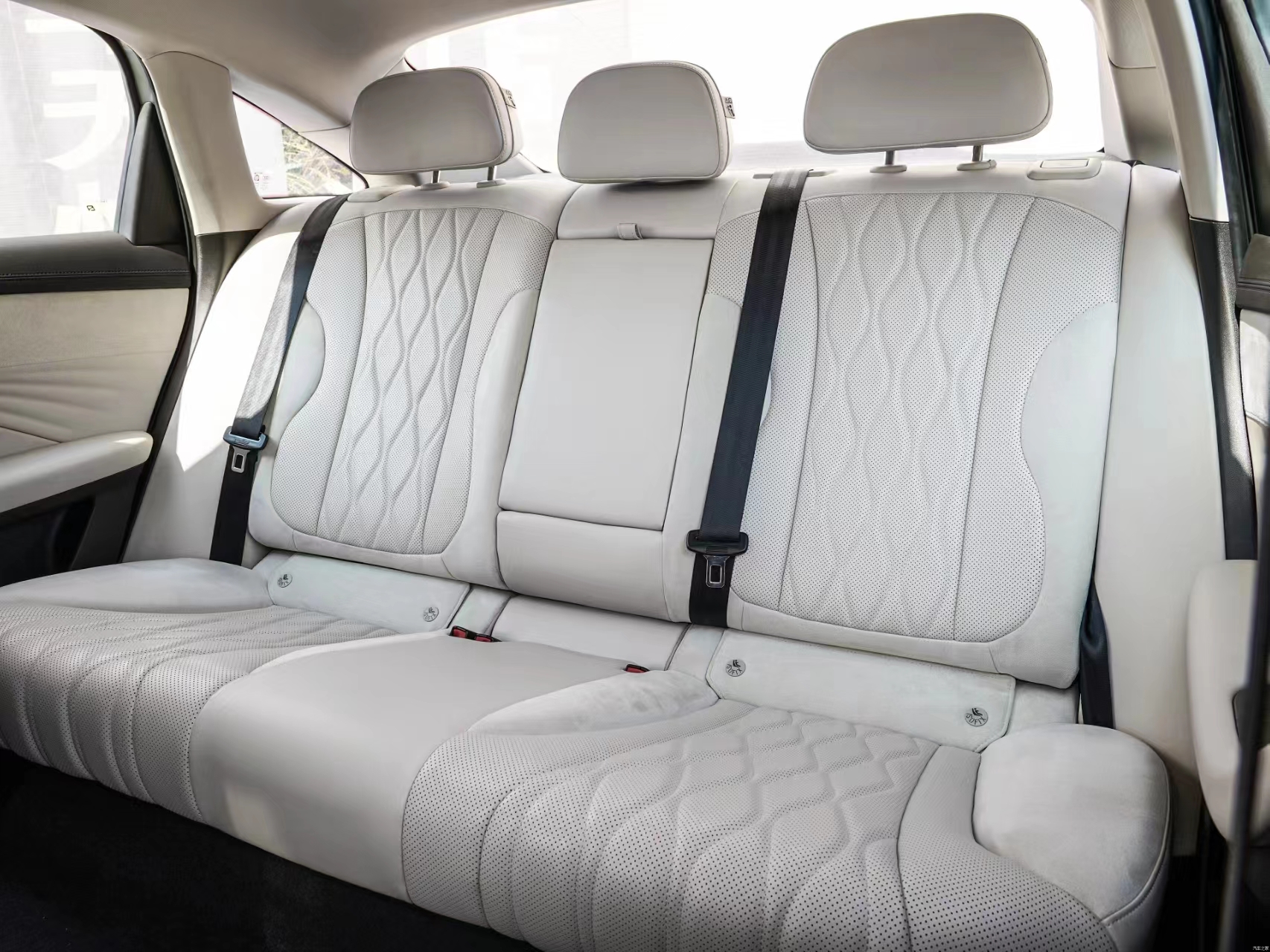 Roewe D7 Energy Vehicle Custom Four-Wheel Electric Car 5-door 5-seat SUV Max Speed 160 Km/h 510km Range for Adults