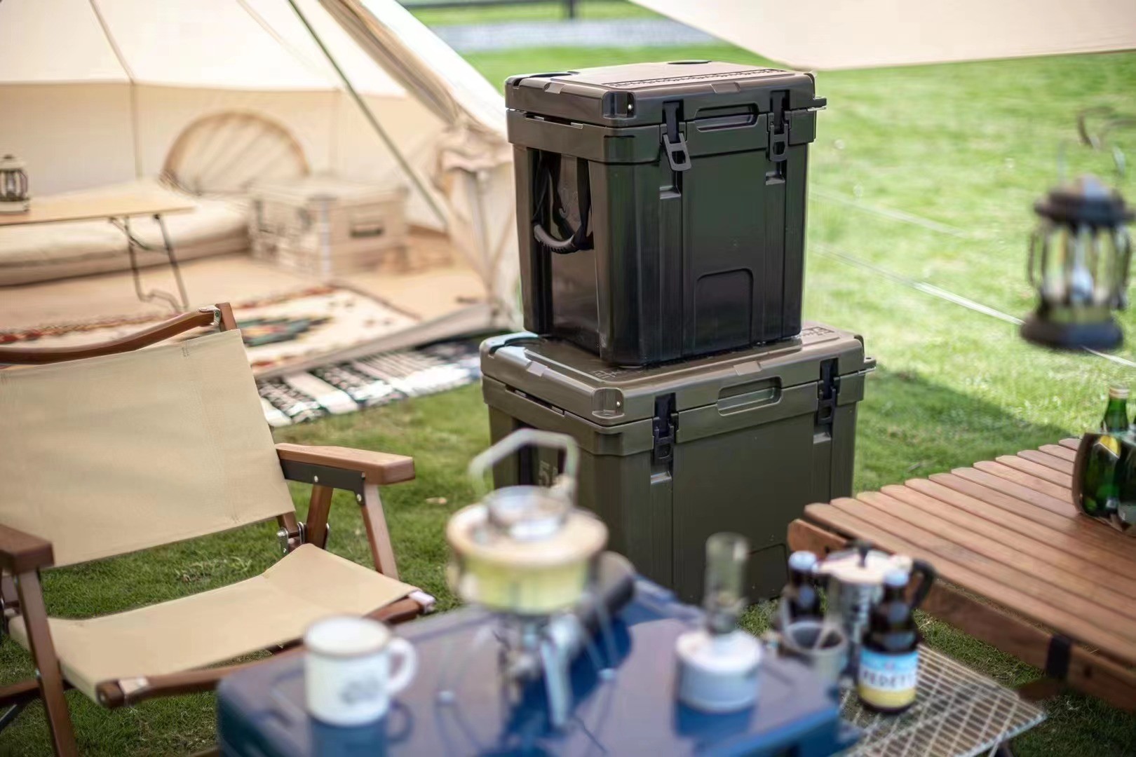 Convenient Handle Rotomolded Lunch Cooler For Customized Preferences