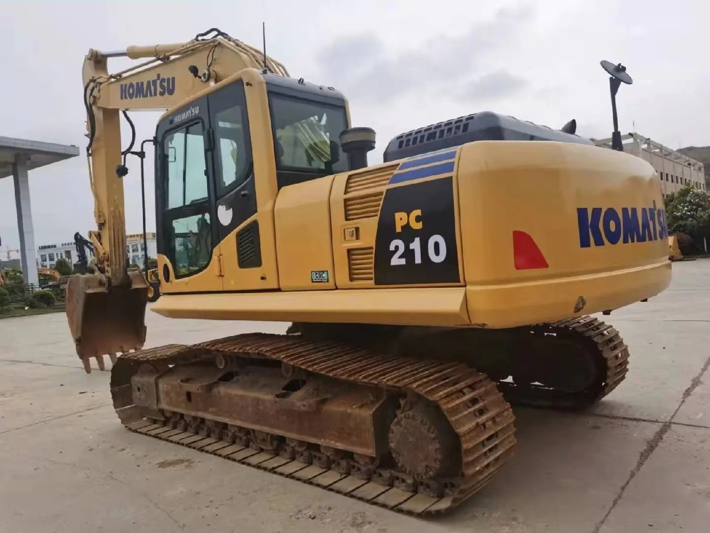 Used Komatsu PC210-8MO Crawler Excavator 21 Tons 2001-4000 Working Hours Japan