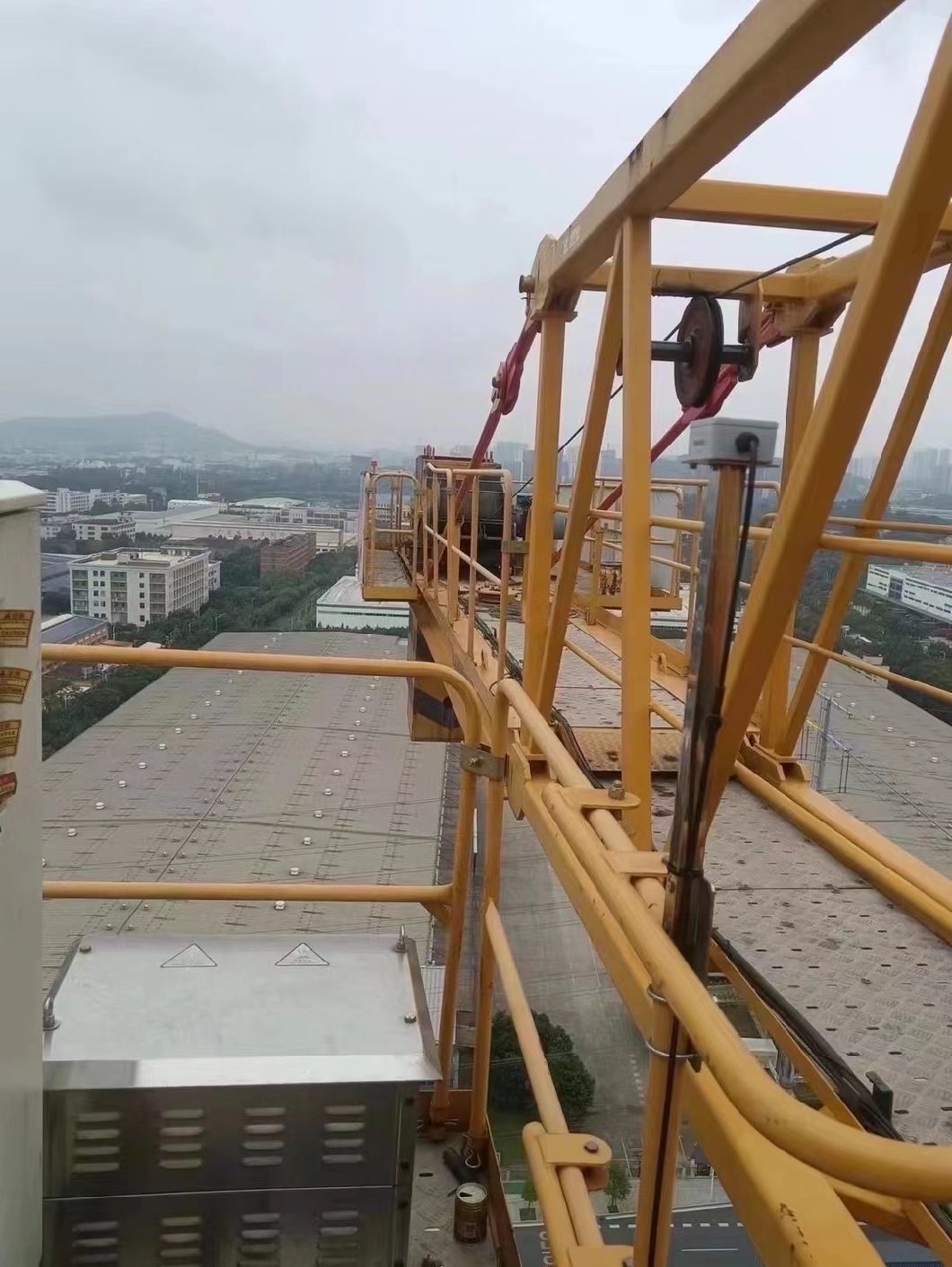Xg Flat Head Tower Crane Sold in Good Condition and Very Affordable