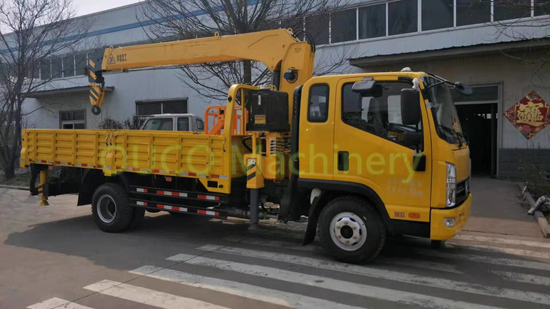Small Tonnage Stiff Boom CE Truck Mounted Mobile Crane