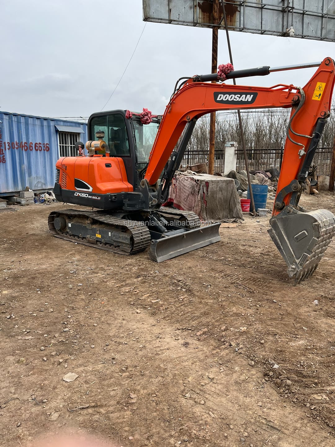 Second Hand DOOSAN DX60 Excavator and Energy-Saving for Crushing Used Hand Excavators