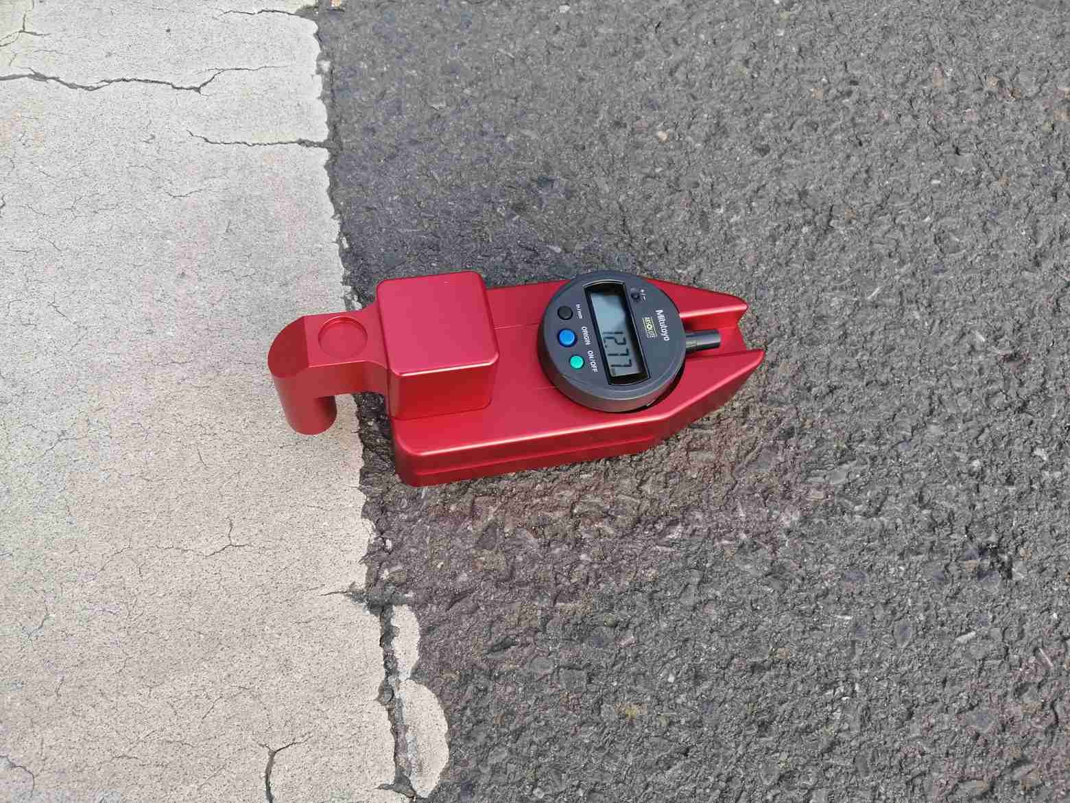 Red Thickness Measuring Instrument 20 X 7 X 8cm