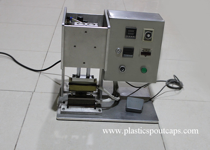 Hot Press Spout Caps Sealing Machine For Laminated Doypack Semi Automatic