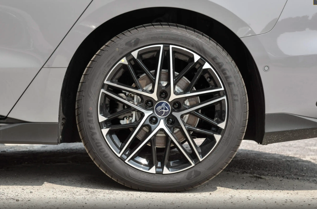 605Km Long Range Electric Car Han EV with 701Km Pure Electric Range and 350Nm Maximum Torque by BYD Han