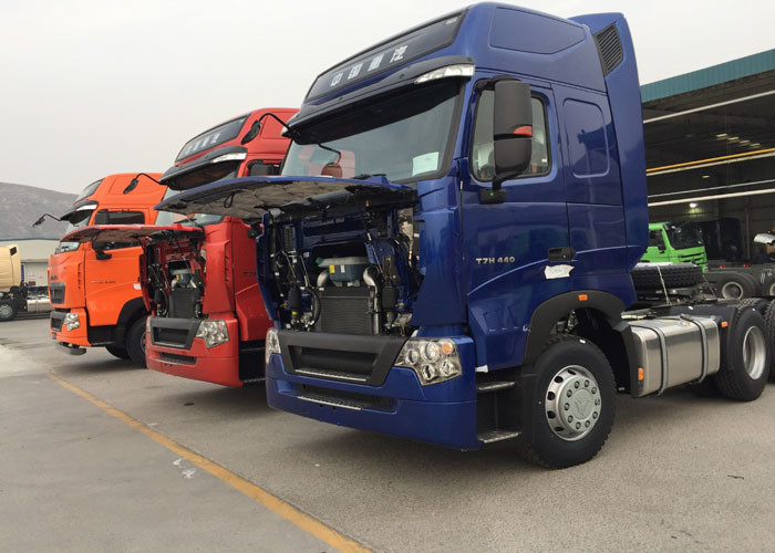 SINOTRUK HOWO T7H MAN Engine Tractor Truck 6X4 Euro 3 / 4 440 HP ZZ4257V324HD1B