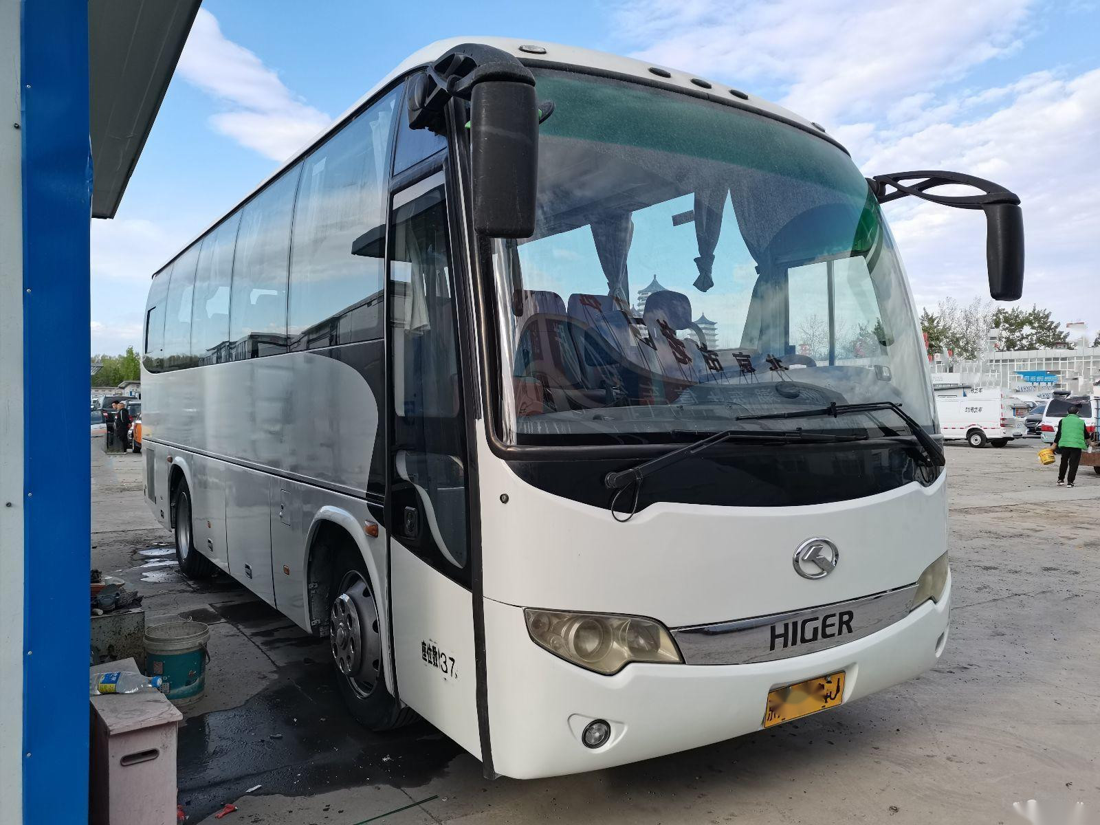 Used Tour Bus KLQ6856 37 Seats Left Steering Steel Chassis Euro III Used Higer Bus