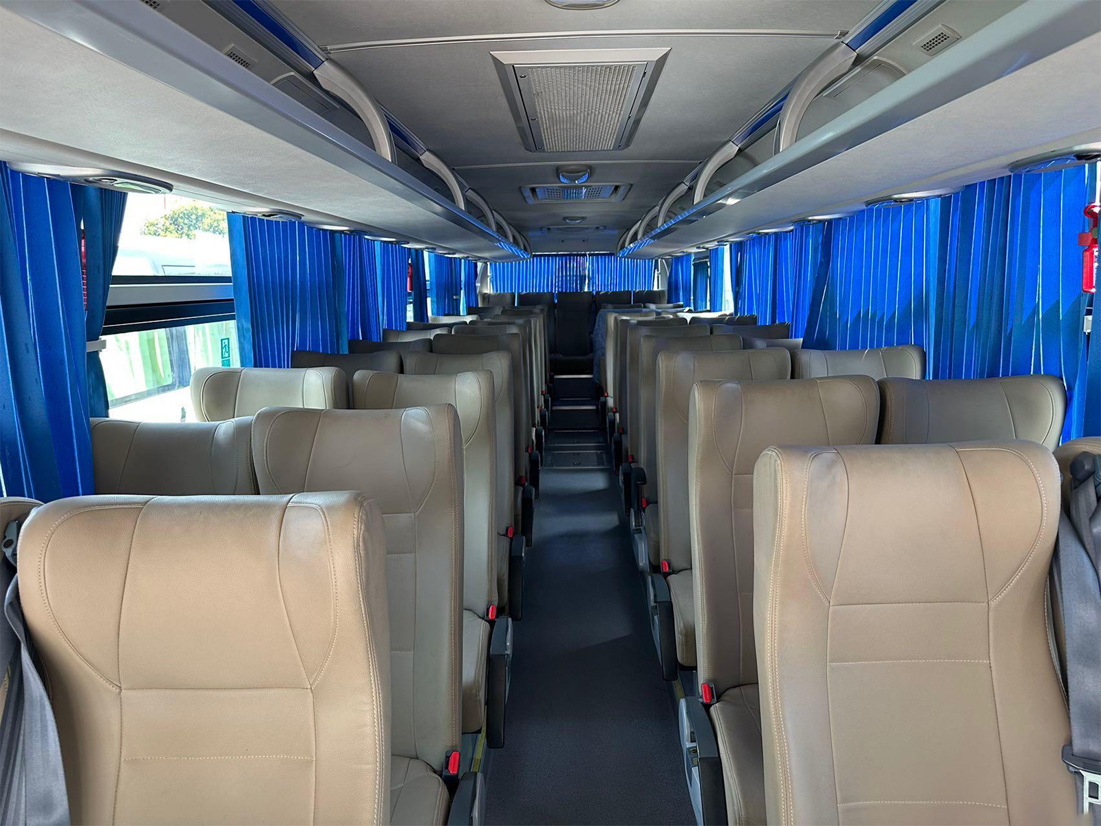 ZK6109 Yutong Used Passenger Bus / 49 Seat Left-Hand Drive National V Luxury Bus