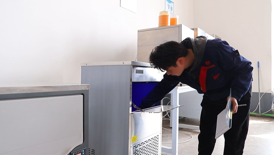 Fully-automatic Refrigeration Equipment 2Kg Min Bulk Convenient Ice Block Crusher