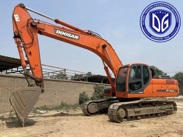 Time And Labor Saving DX300LC 30t Used Doosan Excavator With Highly Durable