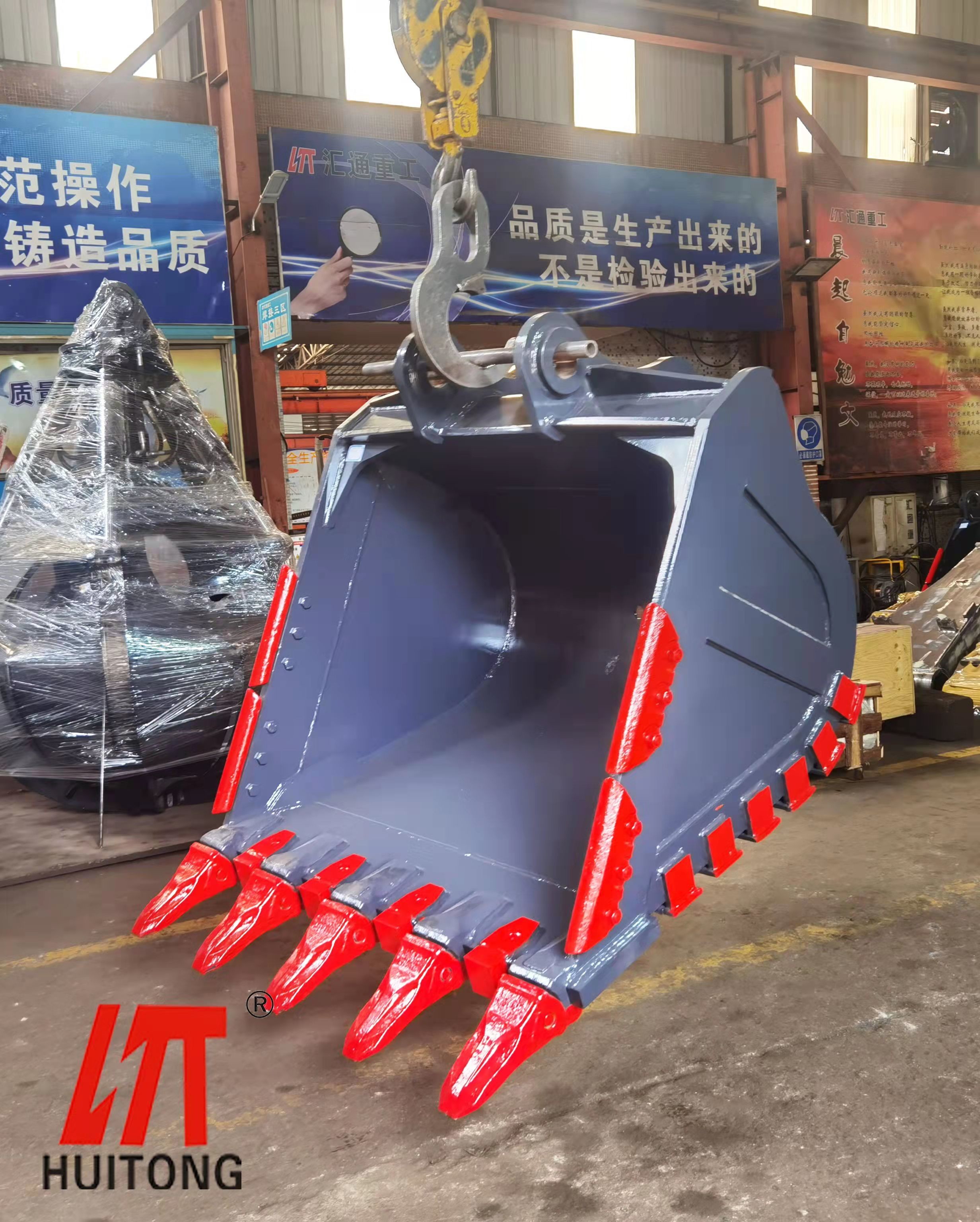 Q355B + NM400 Heavy Duty Rock Bucket For 10 To 50 Ton Excavator